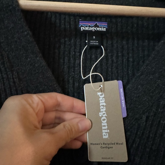 Patagonia women’s recycled wool cardigan - dark/heather grey - Picture 4 of 10